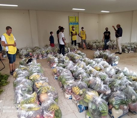 Caritas Arquidiocesana de Palmas entrega 300 cestas básicas para famílias dos Cras da Capital